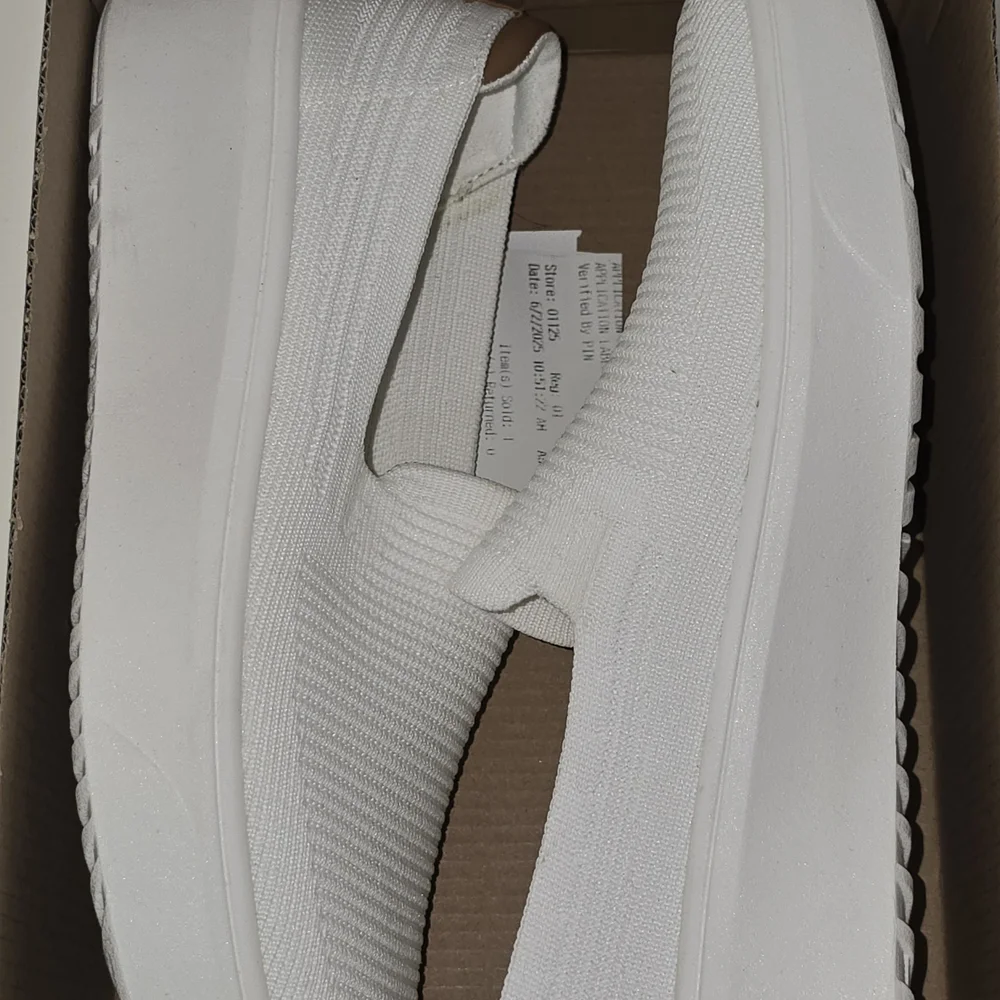 Skechers brans new